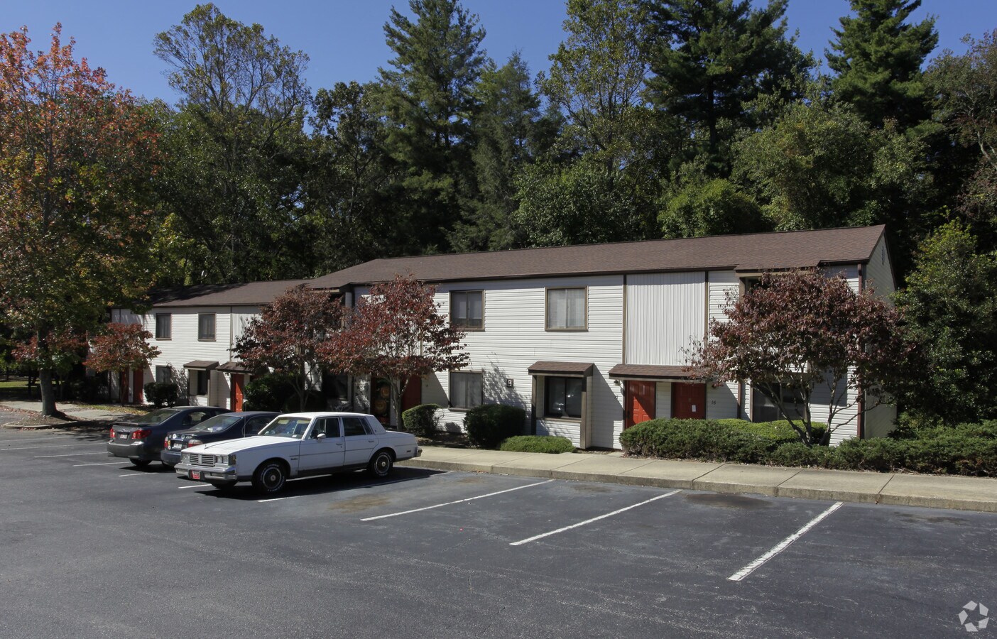 Woodbridge Apartments - Woodbridge Apartments
