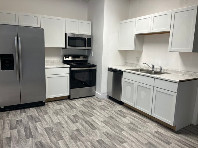 Building Photo - 1007 S Indiana St Unit 1 Rental