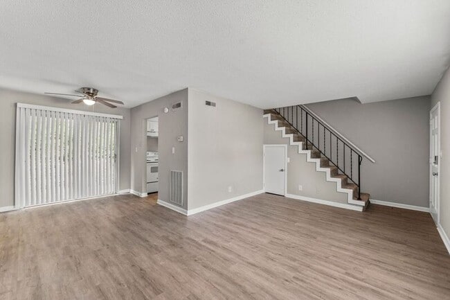 Building Photo - 916 Donaldson Rd