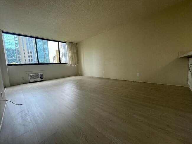 Photo - KUKUI PLAZA 1/1/1 Ewa Twr, sec, A/C, pool,... Unidad 713 e