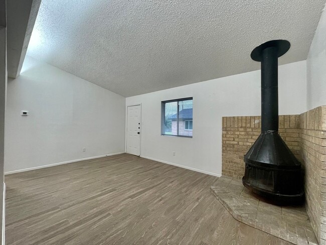 Photo - 1114/1116 Hazelton Unit 1114 Hazelton