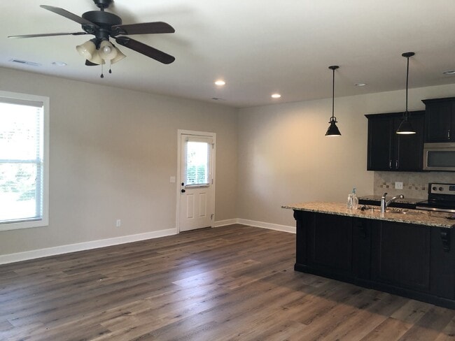 Photo - 3BD 2.5 BA TOWNHOME FOR RENT IN COOPER SQ