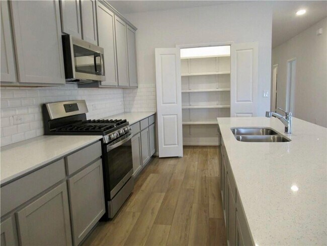 Photo - 1232 Whippletree Trl