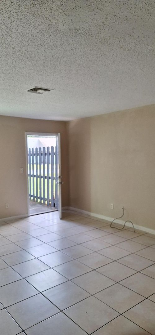 Photo - JCR1 - 5210 Unidad C