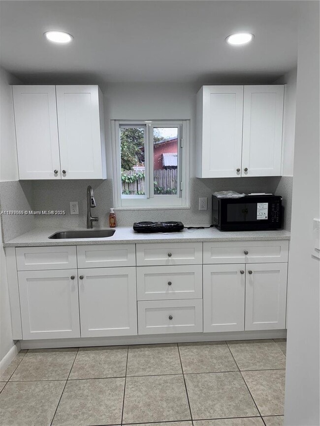 Building Photo - 5832 SW 2nd St Unit 1 Rental