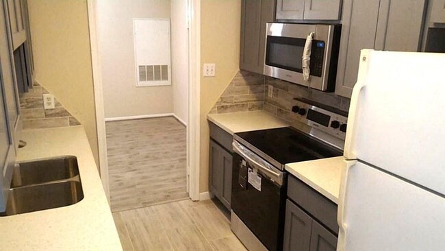 Building Photo - 2255 Braeswood Park Dr Unit 302 Rental