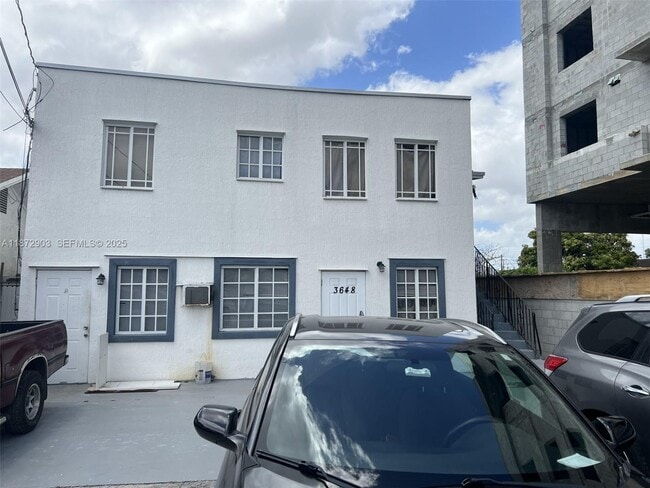 Building Photo - 3648 NW 23rd Ave Unit 3648A