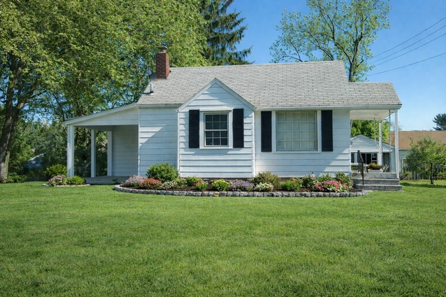 Building Photo - 2 Bedroom Plain Township Ranch for Rent