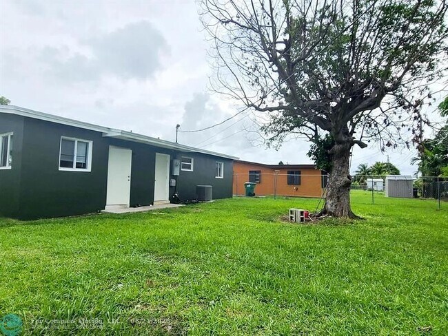 Photo - 10850 SW 221st St Rd