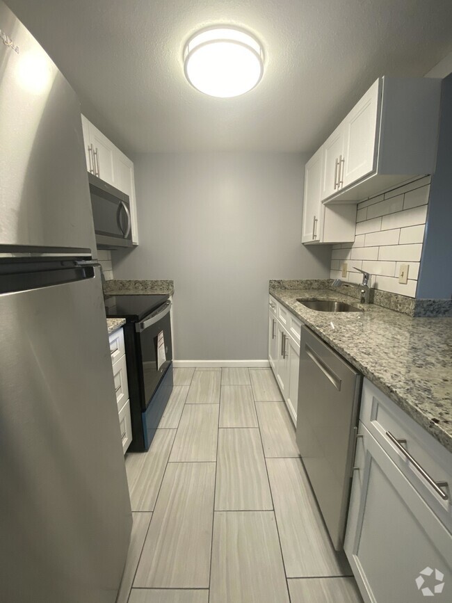 Building Photo - 104 Peterborough St Unit 3B Rental