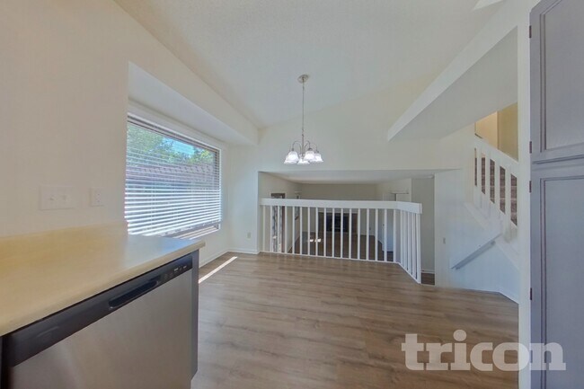 Photo - 6570 Stonehedge Dr