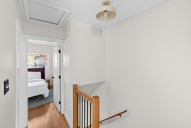 Photo - 125 Urell Pl NE