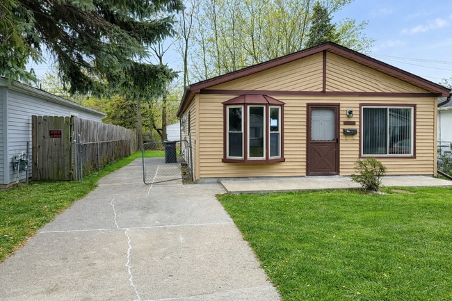 Photo - 20812 Woodward St