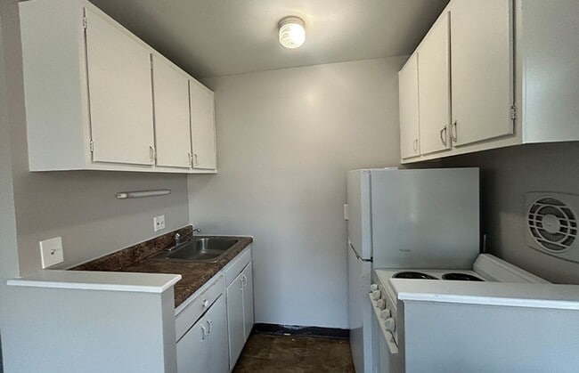 Building Photo - 249 Senator Pl Unit 249-07