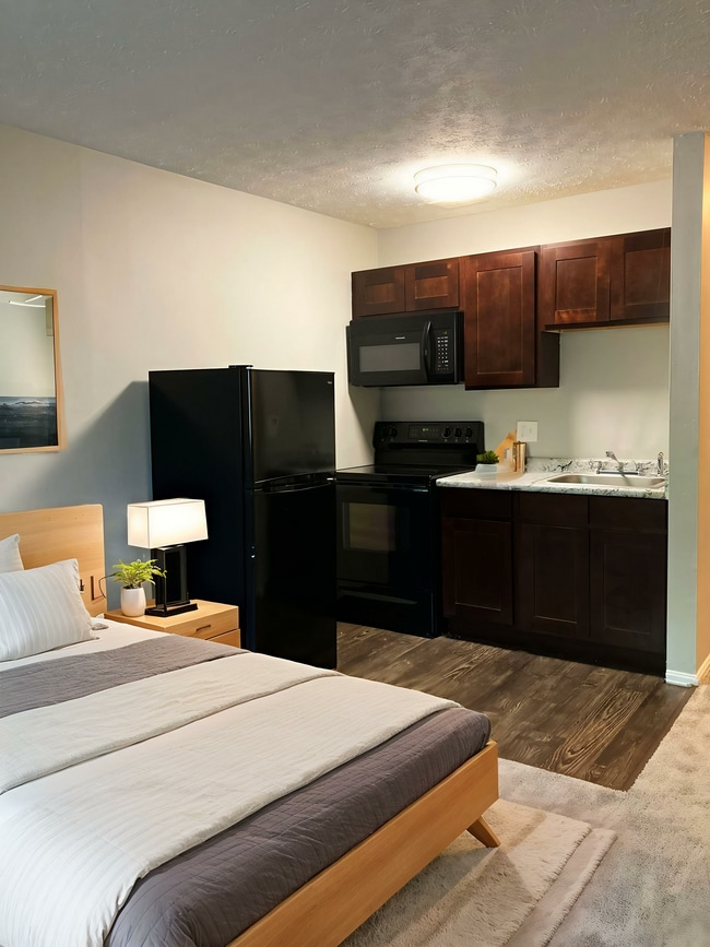 RH - Studio.jpg - Ridge Hill Manor