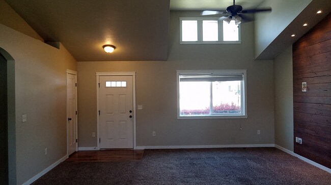 Photo - 309 15th Ave E