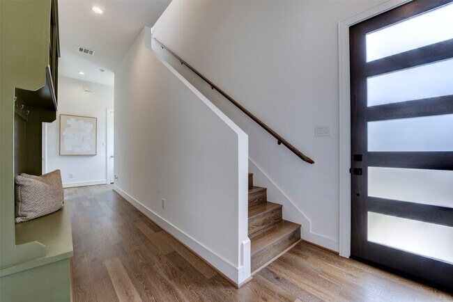 Photo - 7120 Gary St