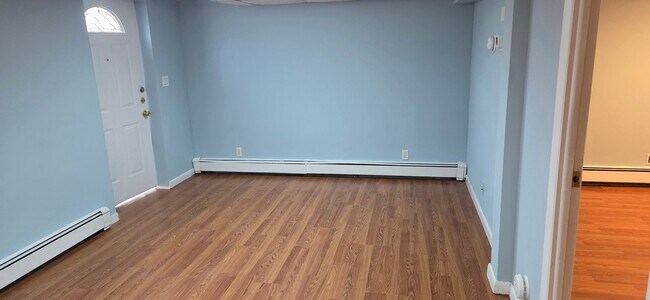 Photo - 2393 Henry St