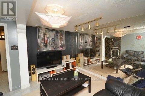 Photo - 7475 Goreway Dr