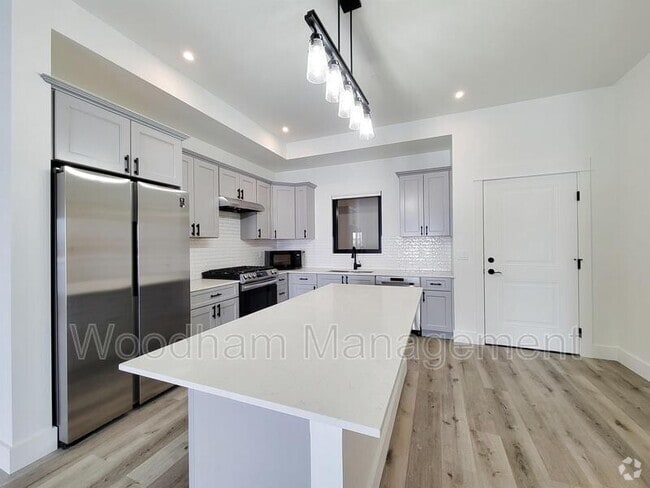Building Photo - 1704 West Lincoln Street Rental