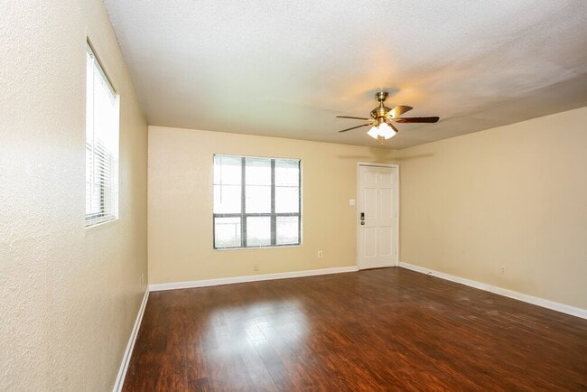 Photo - 913 Joe Bailey St