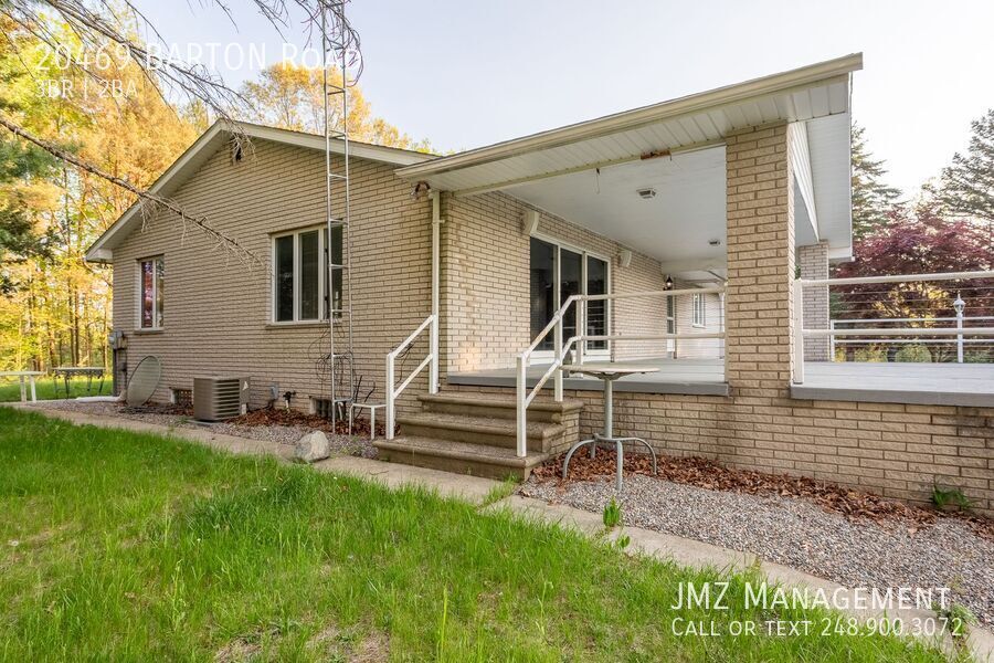 Photo - 20469 BARTON Road-