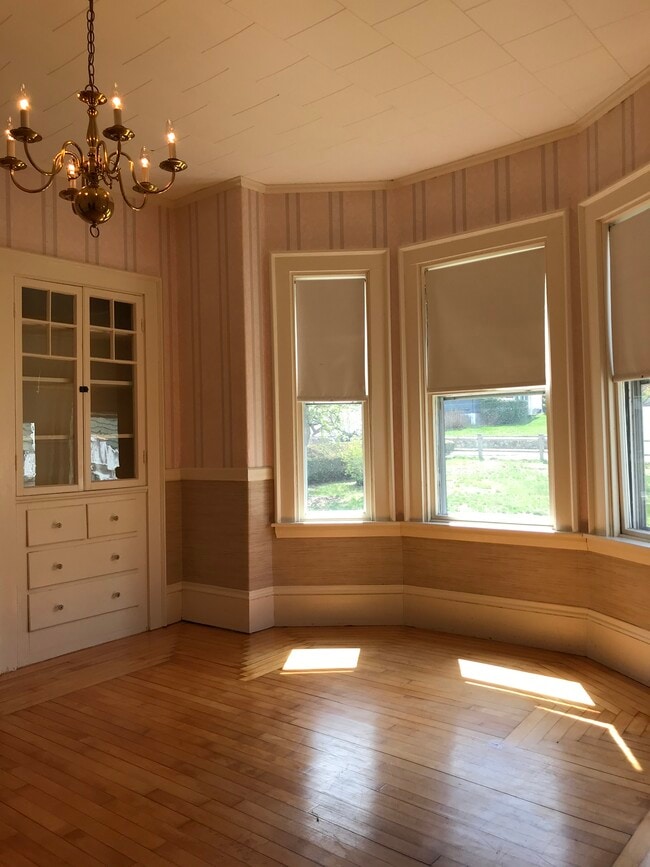 Photo - 8 Meridian St