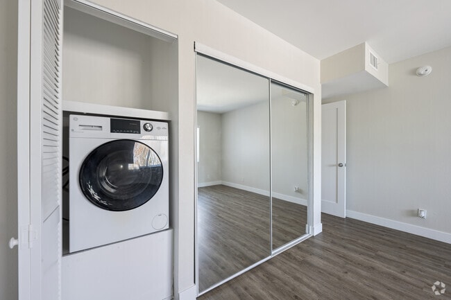 1 dormitorio, 1 baño - 800 pies cuadrados - Lavandería