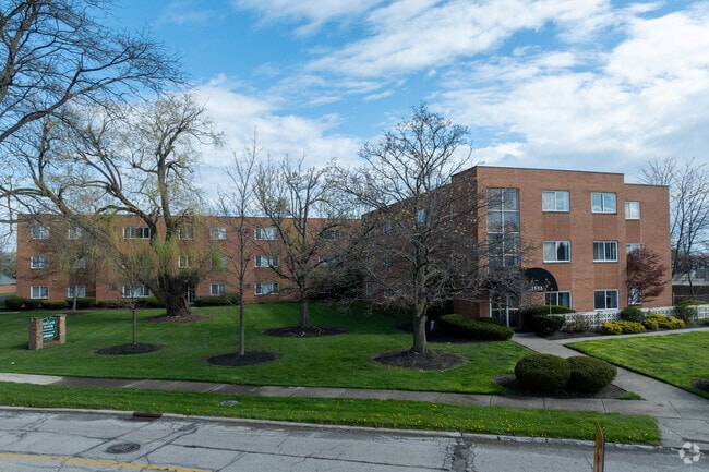 Mayland Manor Apartments