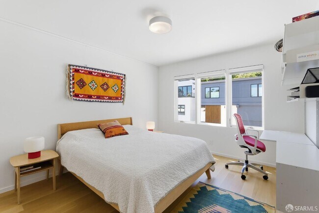 Photo - 74 Midcrest Way