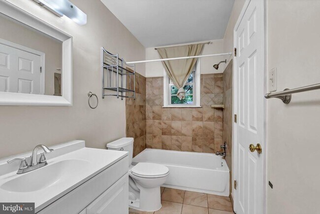 Photo - 14715 Lock Dr