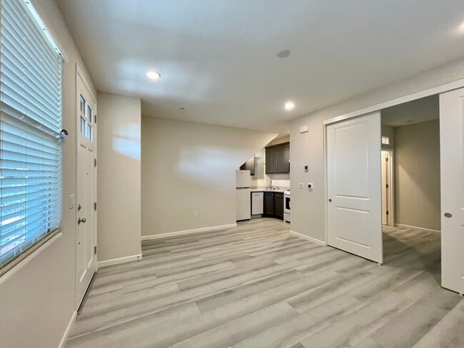 Photo - 1 Bedroom, 1 Bath Condo, End Unit, Convenient Napa Location