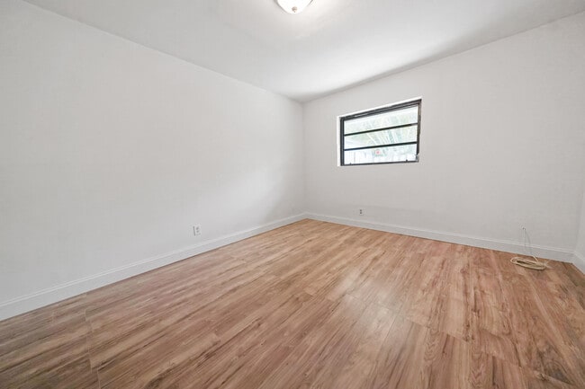 Photo - 5078 Ambler Ln