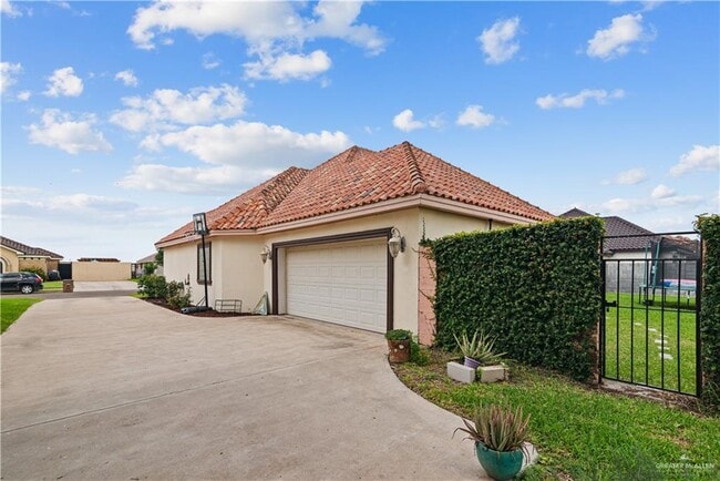 Photo - 34 W Rhin Dr