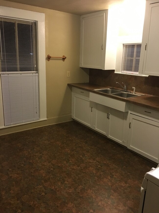 Photo - 208 Muller St