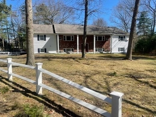 Building Photo - 129 Leonard St Unit 24
