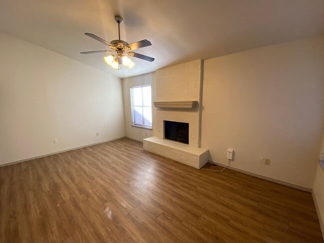 Photo - Duplex Convenient to South Loop 289