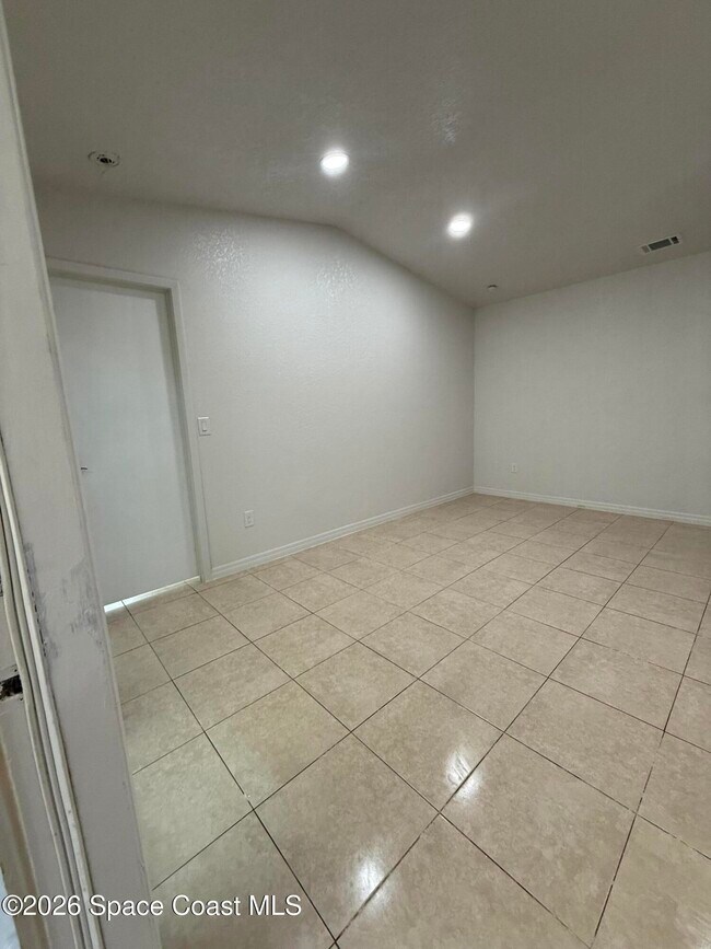 Photo - 1465 Malibu Cir NE