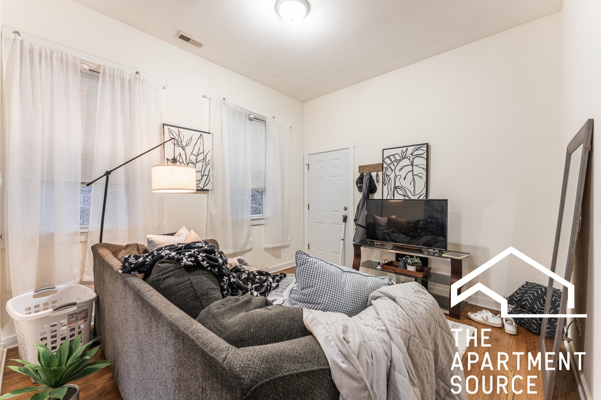 Photo - 2146 W Chicago Ave
