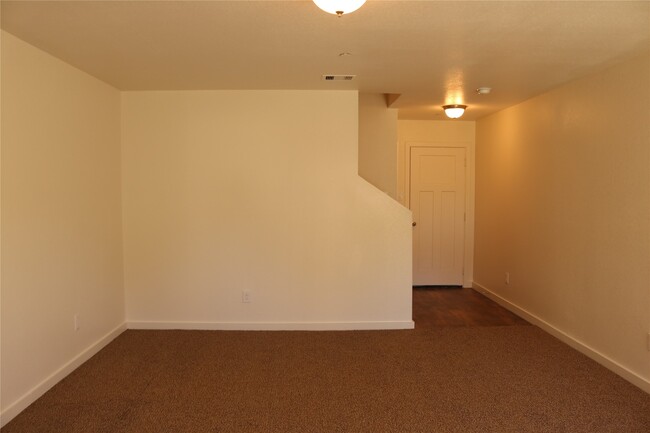 Building Photo - 10535 Mills Rd Unit 7B Rental