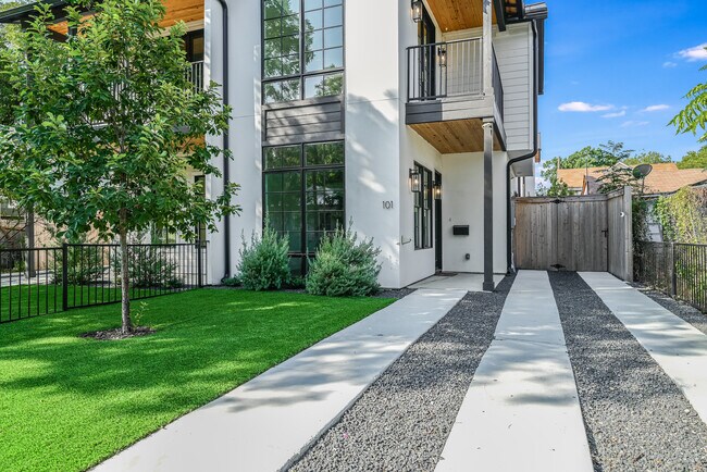 Photo - 310 Lavaca St