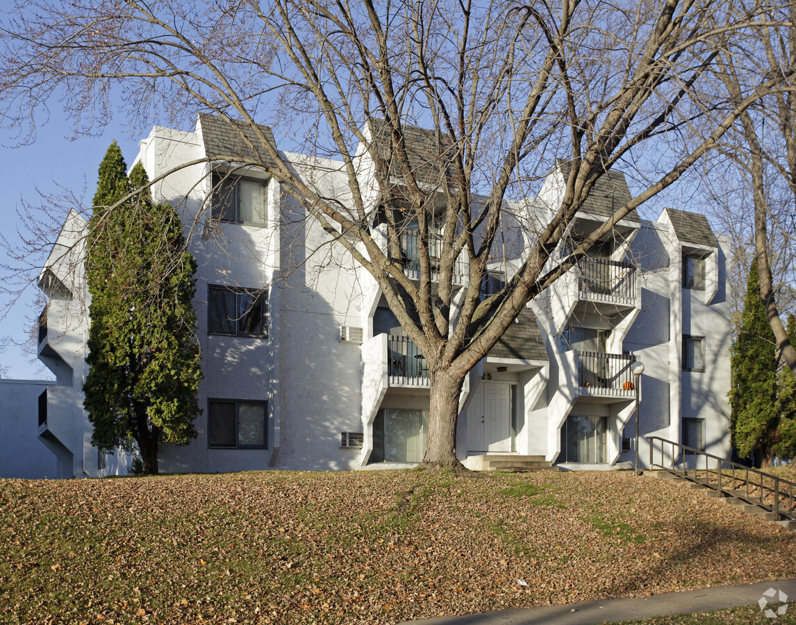 Riverview Apartments - Riverview Apartments