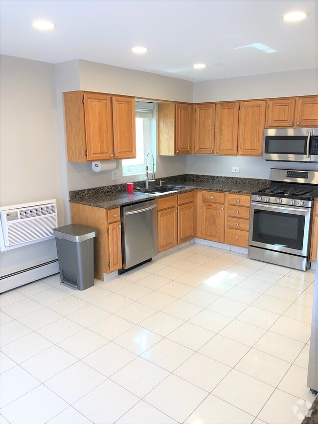 Building Photo - 6731 N Oxford Ave Unit Apt 2-Floor 1