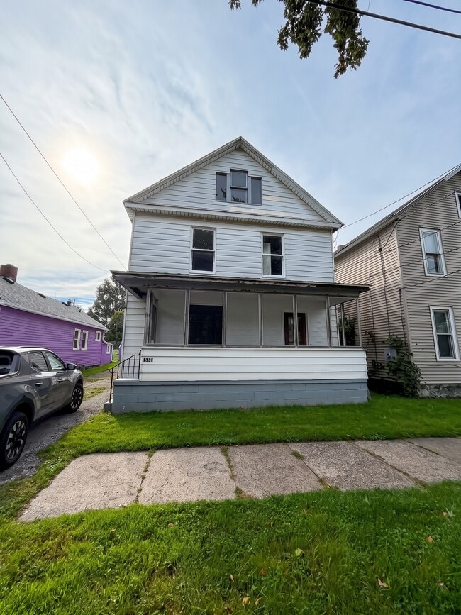 533 E 14th St