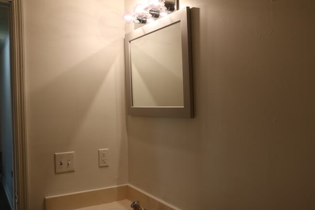 Photo - 124 Oak Park Ct