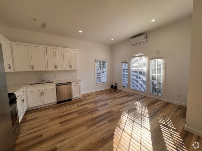 Building Photo - 1289-1291 West 22nd Unit 1289 Rental