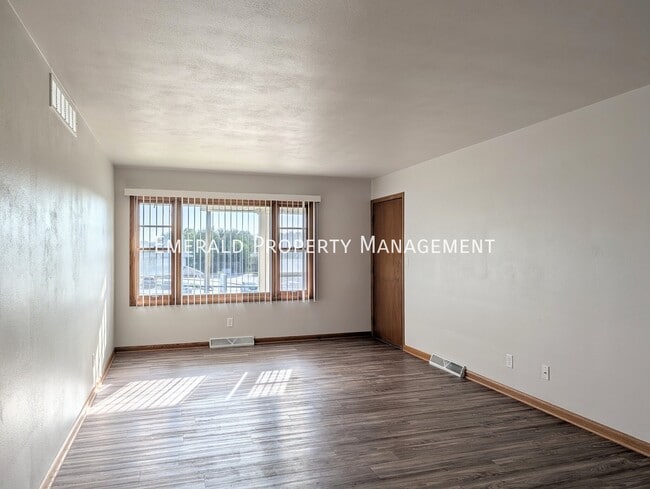 590 N Mulford Rd Unit 3