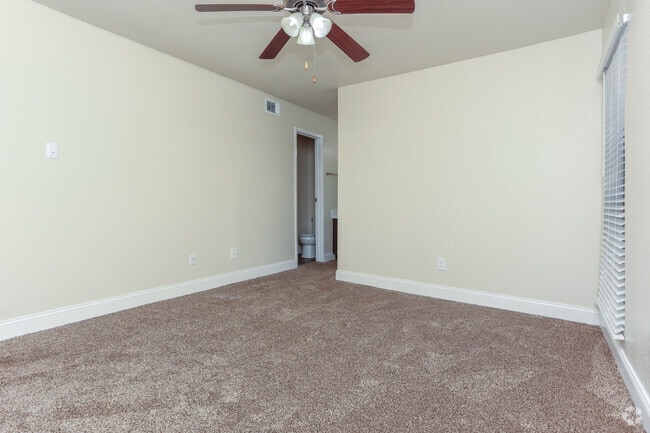 2BR, 1BA - 811SF - Primary Bedroom