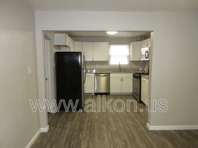 Photo - 346 Connor St