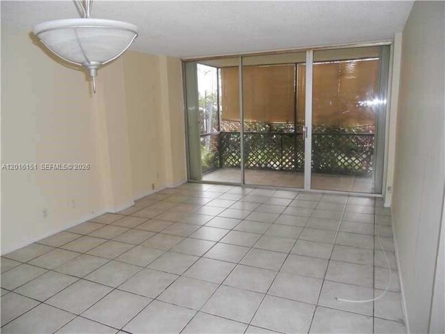 Photo - 119 Royal Pk Dr Unit 1E